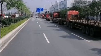 海运价钱连跌23周，，，，，，，，大宗空箱群集口岸！集装箱物流司机提前回老家过年